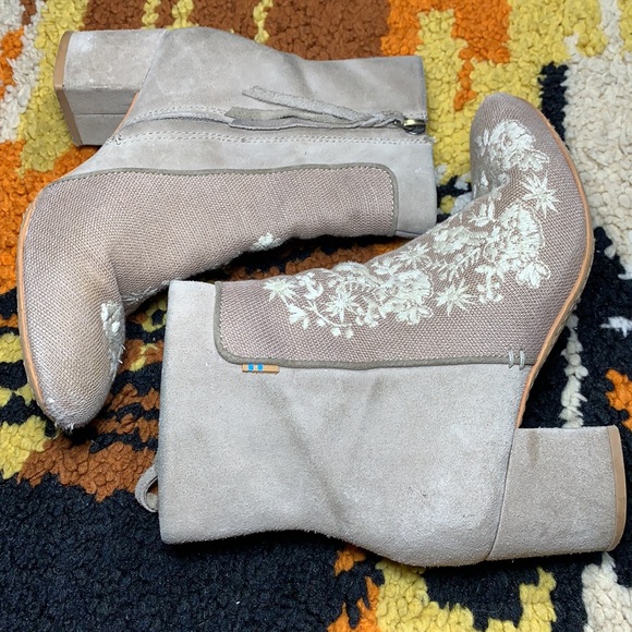 Boho Babe, TOMS, embroidered booties!! - Picture 8 of 15